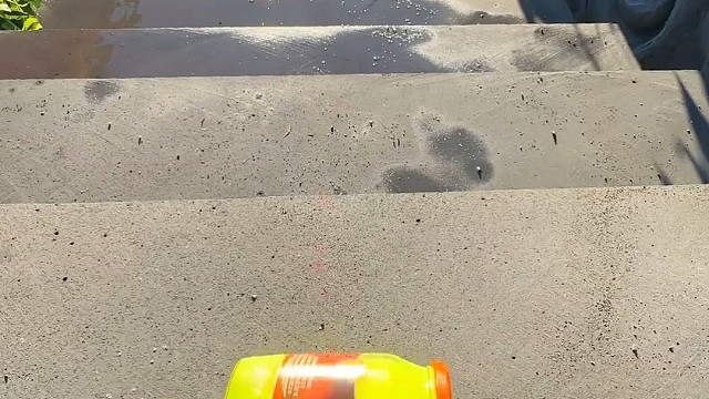 楼梯滚瓶子爆破解压时刻