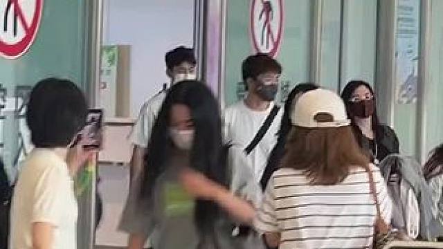 梁王顺利到达  
两人到武汉啦！期待下午活动
#梁伟铿王昶 #昶昶争王 #铿锵有力的小胖
