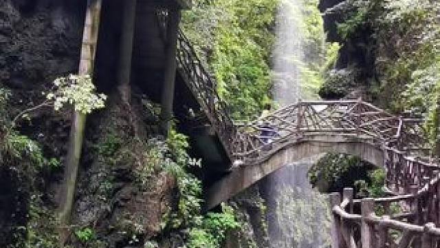 时光岁月里，总有一个角落可以安放心灵，总有一处风景可以卸下满身疲惫，容纳我们的悲喜……