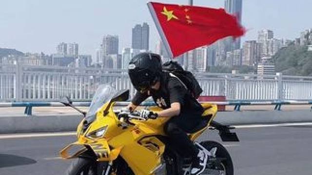 如果信仰有颜色，那一定是中国红#机车 #国庆 #bgm一响就知道国庆要到了