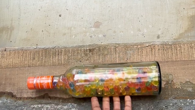 楼梯滚瓶子爆破解压时刻