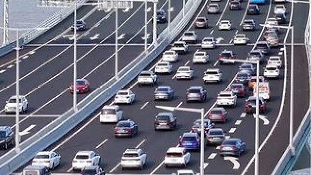 国庆假期大型车展即将开幕，用心盘点高速公路五大塞车原因，最后一条让人哭笑不得。#提前出发的已经被堵在