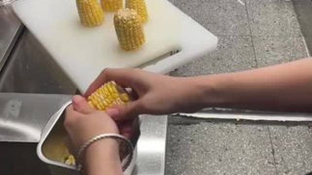 绝代双椒塔可每日新鲜现剥玉米粒！
新鲜的食材，好的味道！
#谁懂这一口的好吃程度  #嘎嘎好吃 #同