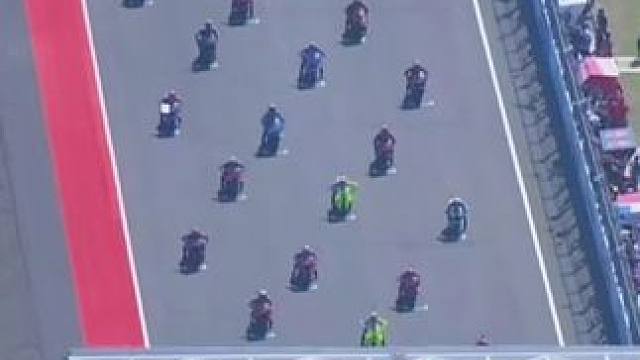 “这起步不要太精彩，马哥自从你谈了对象，是不是就爱玩点后追”#马奎斯 #motogp #摩托车比赛 