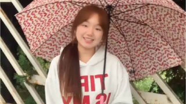 亲爱的观众朋友们 今日有雨 外出记得带上雨伞哦 