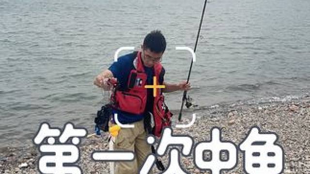 钓友第一次中鱼。#鳡鱼 #疯狂的路亚佬 #路亚
