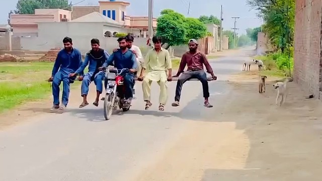 见到了现实版的横行霸道[捂脸]