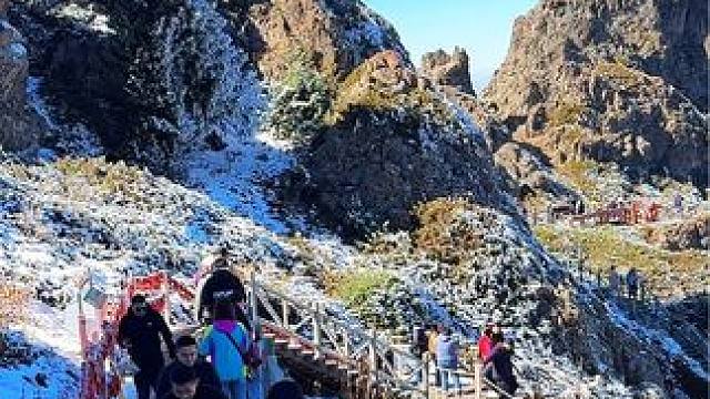 天山天池下雪了，来马牙山看雪景爬雪山吧#天山天池#住进风景里 #马牙山