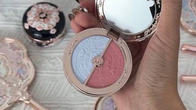 国风晓子回归，梦回大学时买花神系列的惊艳感 #美妆好物  #花知晓  #花知晓蝴蝶云肩  #花知晓新