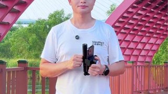 拍视频如何解决手抖手晃，只需要准备一个手持云台，随时随地拍丝滑流畅视频#拍摄技巧 #手机稳定器#防抖