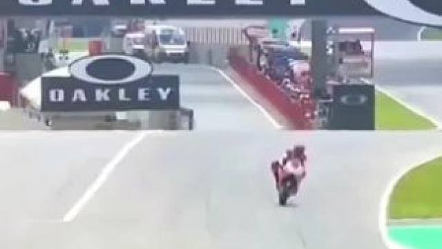 #motogp #危险动作请勿模仿 #摩托车比赛 #封闭场地请勿模仿