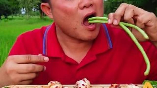 泰式鲜辣️凉拌酸笋脆口墨鱼须大苦瓜长豆角 #泰国美食 #泰国生活 #泰国主播吃美食视频 #泰式凉拌海