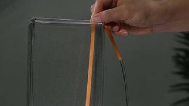 一个简单又有趣的物理现象：空管子取水，如何利用水锤效应实现虹吸现象#物理启蒙 #科学小实验