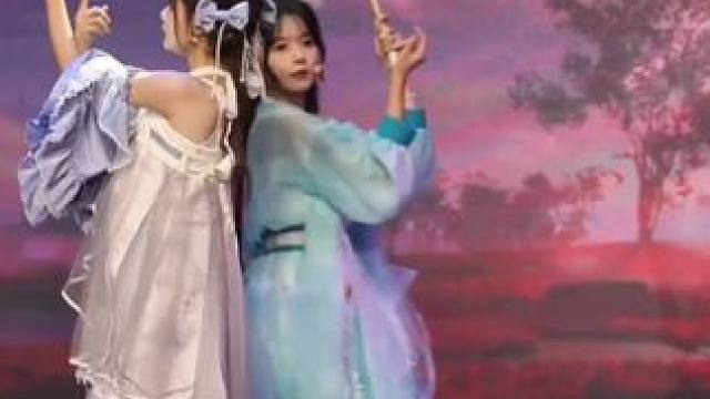 两小只 #甜妹 #舞台