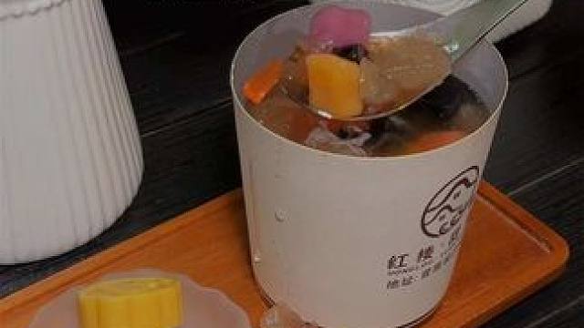 同样都是海边的民宿，厦门民宿比三亚的要划算得多，一百多住观景木屋，三百多住亲子套房，看看厦门红楼海景