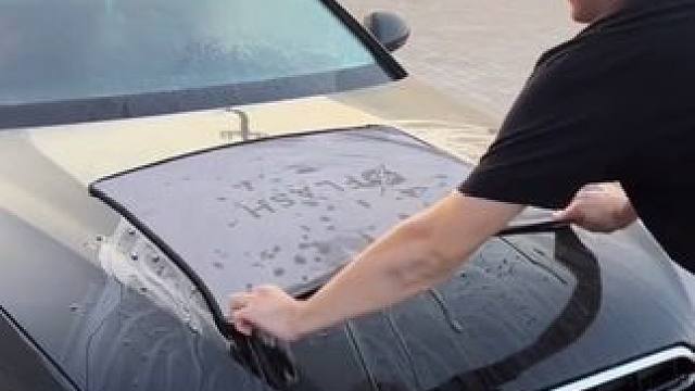 洗车必备这个擦车毛巾 一擦就干净还不留水痕 让你省事省力#汽车好物 #擦车毛巾