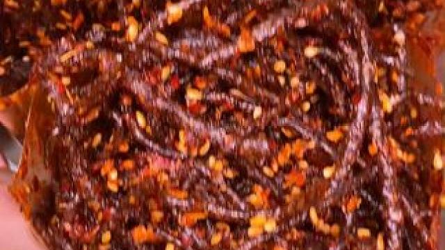 一口下去麻麻辣辣的满嘴爆汁，嚼劲十足，是真的过瘾#好吃到停不下来 #零食推荐 #辣条