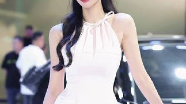 #AI扩图  粉红粉红的一天#车展现场