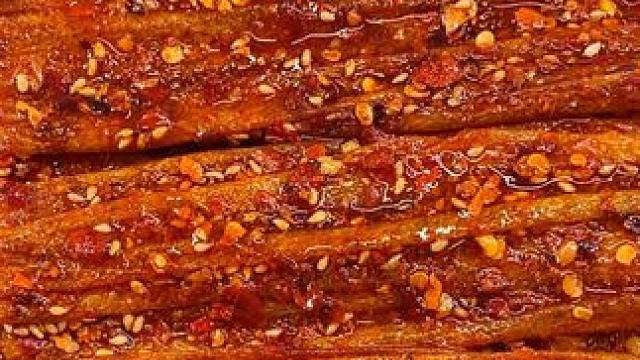 我要把这个爆辣旋风豆卷推荐给所有爱吃辣的宝子，这个真的巨辣巨好吃！#零食推荐 #好吃到停不下来 #辣