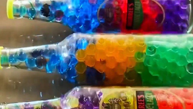 楼梯滚瓶子爆破解压时刻