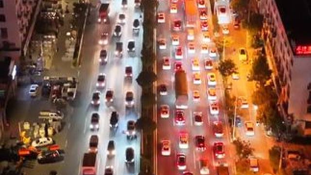 国庆假期来临，纷纷出洞，疯狂堵车现场！ #实时路况 #堵车 #国庆节