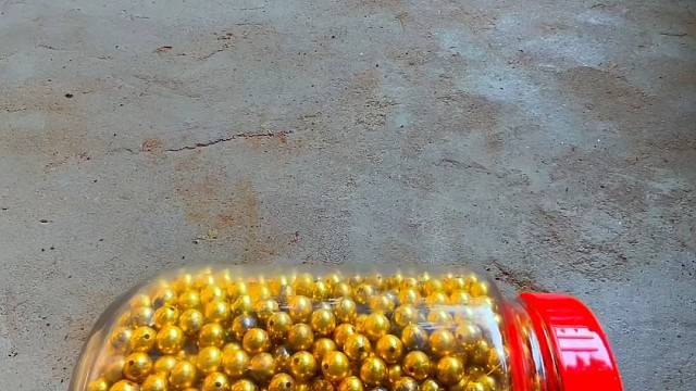 楼梯滚瓶子爆破解压时刻