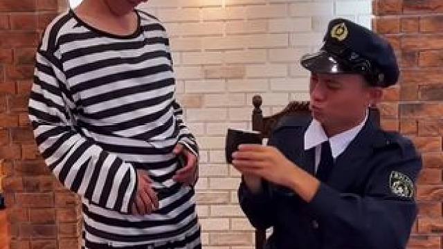 喝水引发的一场闹剧，这小子简直太坏了！ #搞笑视频 #哈哈哈娱乐一下  #意想不到的结局 #万万没想