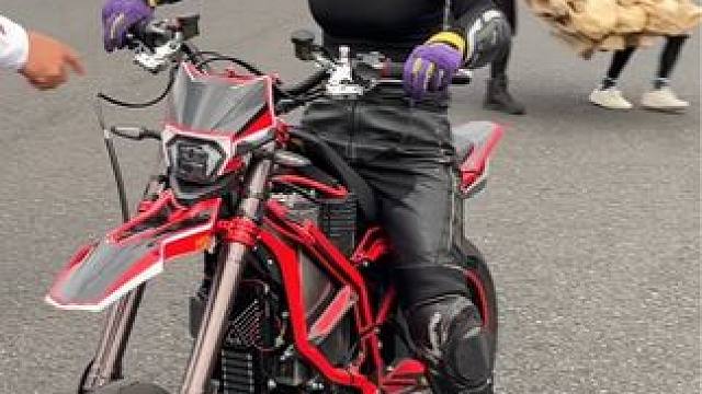 比赛结束后大家都想体验冠军动力#虬龙轻蜂 #每个男人都有一个机车梦 #速度与激情 #爱机车爱生活 #