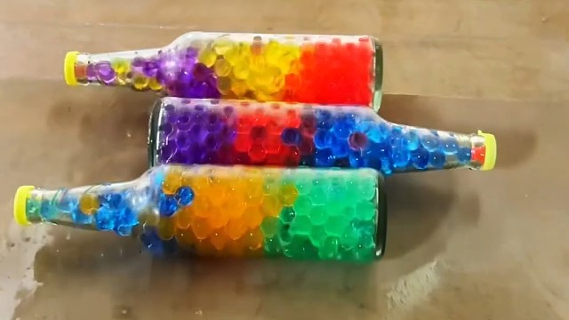 楼梯滚瓶子爆破解压时刻