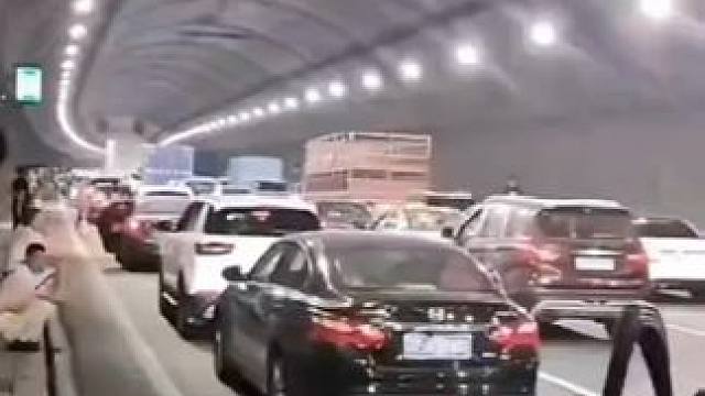 明天就回家！在家炒点小菜
小酌一杯不好吗！非地出来看
人！哎吆我的个天啊