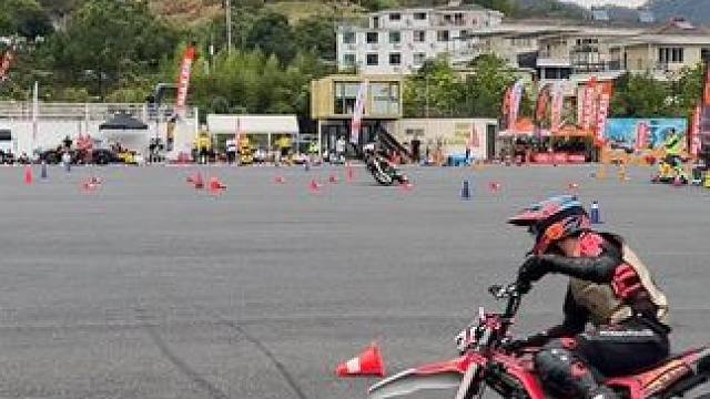 从战斗中不断强化产品#机车 #金卡纳 #速度与激情 #爱机车爱生活 #压弯