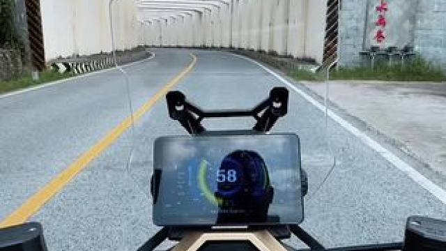 一眨眼就是一天，一回头就是一年，一转身就是一辈子，人生总有太多来不及。