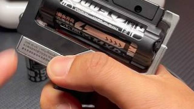 我敢打赌，真男人应该没有不喜欢它的吧？可替换车规级别电池的，战术充电宝，循环充电，智能快充不伤害手机