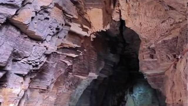 齐王寨挂壁公路：自家车可自由出入的挂壁公路，穿过S型挂壁公路就是“影视村齐王寨”周边景点：上蜡江挂壁