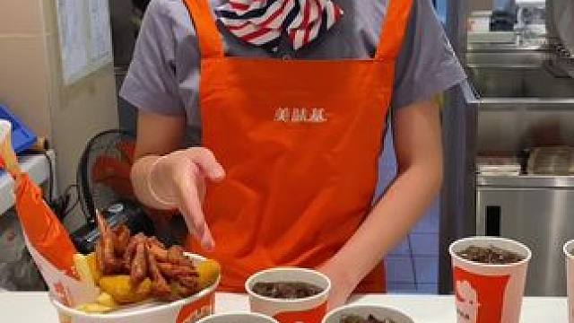 美味基国庆全家桶99米两桶，可以分两次使用#美味基 #团购 #国庆吃喝玩乐节 #同城发现 #炸鸡汉堡