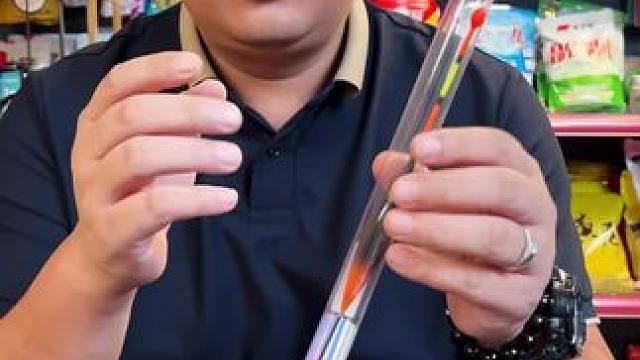 小凤仙路滑浮漂 远投路滑钓法专用浮漂，有日夜两用和咬钩变色可以选择，加粗设计，远距离看漂非常清晰。#