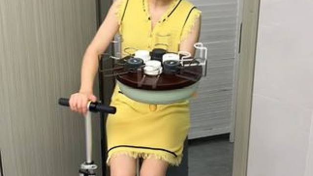 轻奢款脸盆挂钩，吸盘式固定，方便快捷，结实牢固，一个挂钩可同时收纳多个脸盆，节省空间，打扫卫生也方便