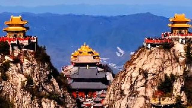 #国庆爬山人山人海 #国庆各地秋景正好 #大好河山风景如画