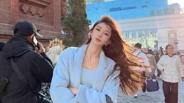 姐你走错片场了吧 #秋天的氛围感穿搭 #今天穿什么 #入秋人手一件雅丹风毛衣 #图文热点来了