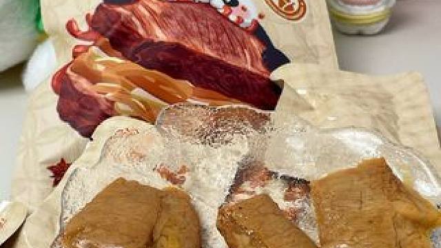 挖到了挖到了！这个豆脯夹着鲜嫩的竹笋，吃起来简直太过瘾了，嘴馋来上一包根本停不下来！