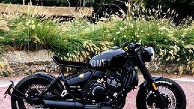 北京的天一下就冷了，据说今天西边门头沟下雪了 
#长江700 #长江400 #bobber #机车 