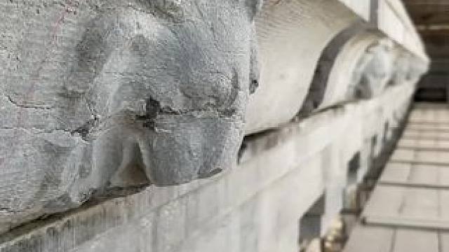 国外石匠制作石狮#dou上热门 #专业的事情交给专业人去做 #是时候展现真正的技术了 #专业动作请勿