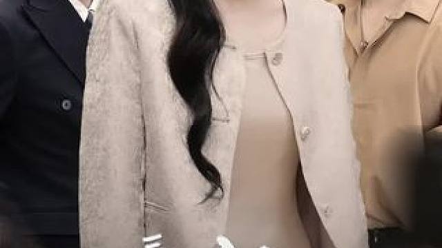 小女孩懂事的让人心疼#火爆短剧来袭好看又上头的短剧 #新剧上线好看又上头快来一起追剧吧 #越来越想看
