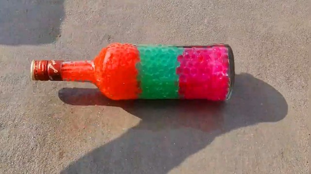 楼梯滚瓶子爆破解压时刻