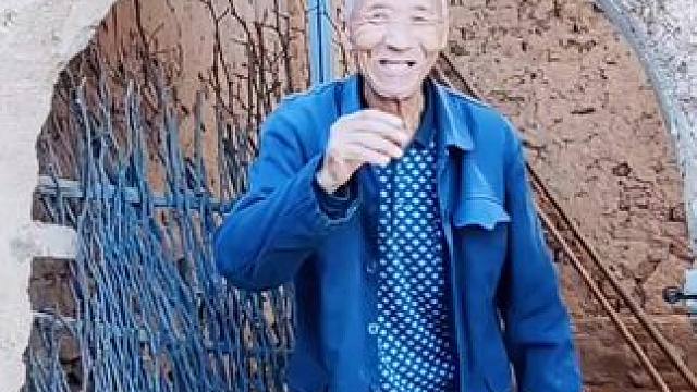 #农村生活#走进彩石街道（355）大龙堂村，在村中遇到的九十二岁大叔，直夸现在的