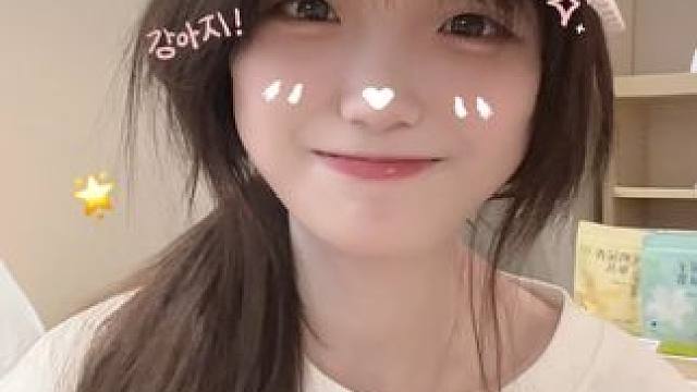 在干嘛！放假去哪玩！ #甜妹  #腼腆害羞内向社恐文静小女生 #手势舞