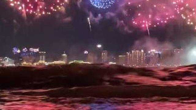 南昌的烟花，我替你看过了…… 你一定幸福吖（摸摸头）❤️#南昌国庆烟花晚会 #周杰伦 #请你看烟花