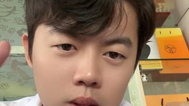 男老板国庆先别把妹#国庆 #干 #睒睒社交旅拍#伙龙摄交AI展示面