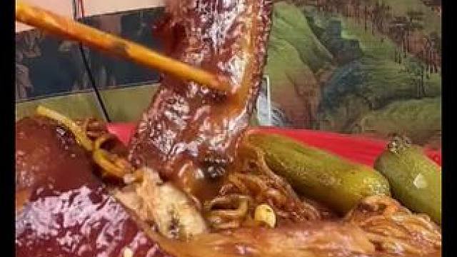 酸黄瓜链接在橱窗里，搜索酸黄瓜就出来了哦