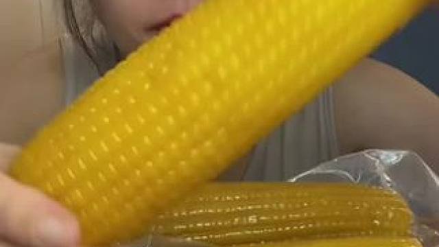 #哪些美食可以拯救没有食欲的日子 #谁懂这个视频对吃货的杀伤力 #爱吃冰的人身体缺什么 #深夜放毒系